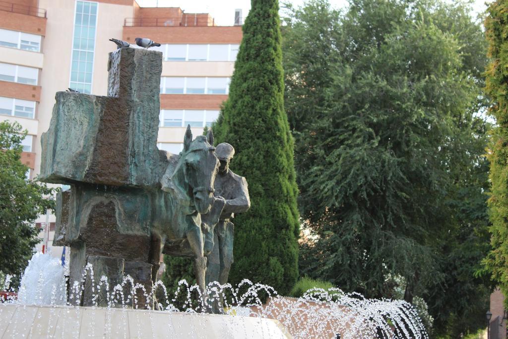 Hotel Cuatro Canos Alcalá de Henares Dış mekan fotoğraf
